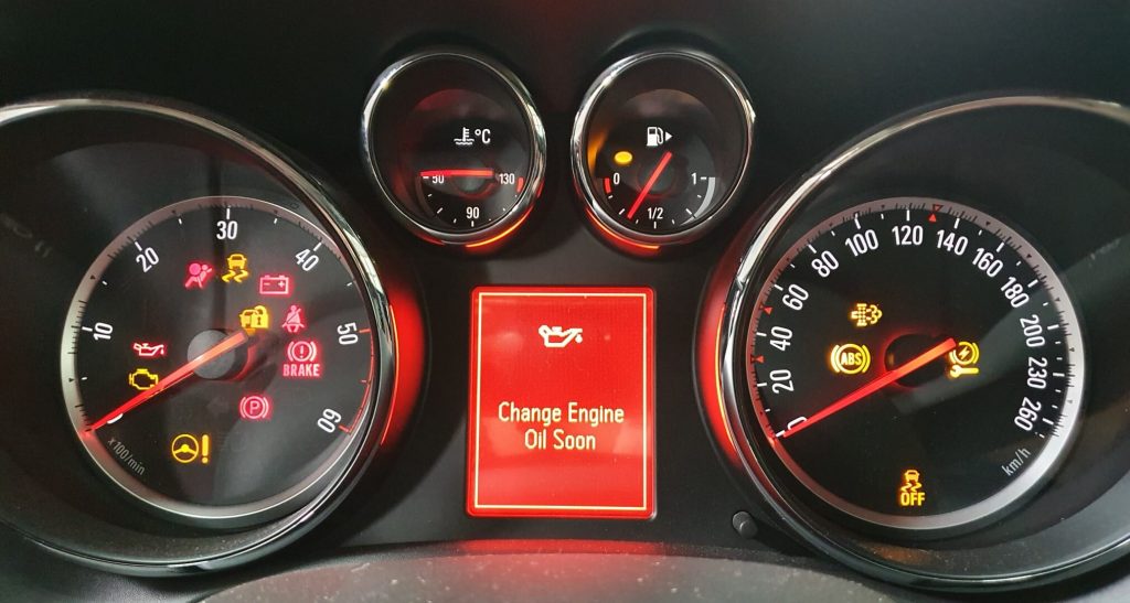 Top 60 cei mai intalniti martori auto din bordul unei masini